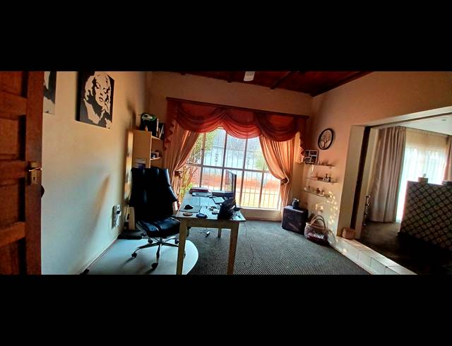 3 BEDROOM FREEHOLD FOR SALE IN KENLEAF